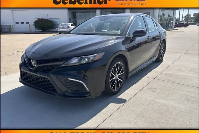 2023 Toyota Camry SE photo 1