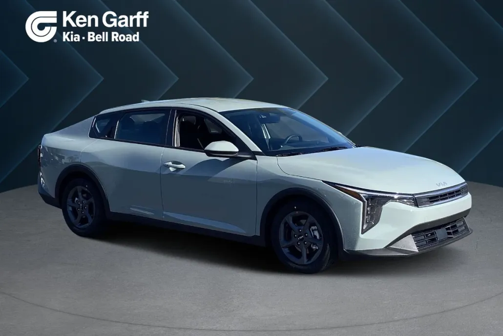2025 Kia K4 LXS photo 1