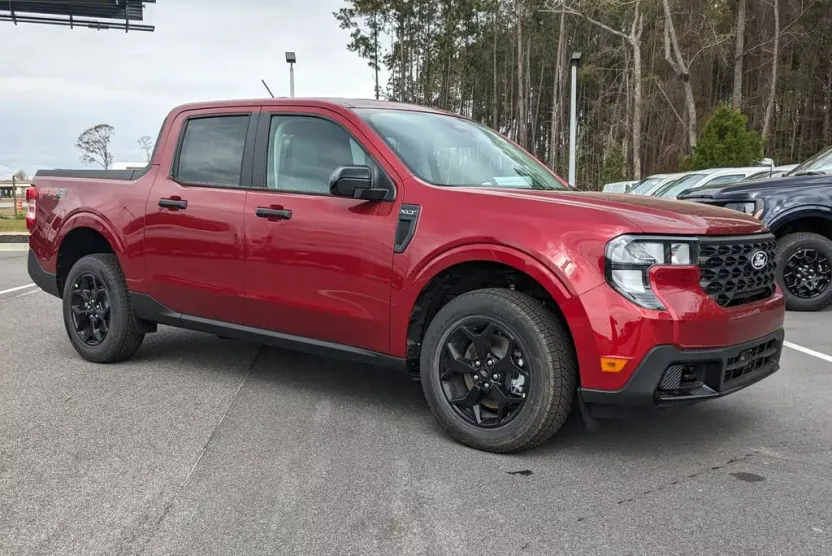 2025 Ford Maverick XLT photo 1