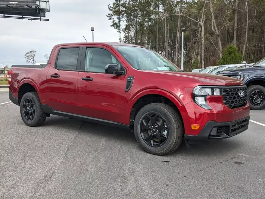 2025 Ford Maverick XLT photo 1