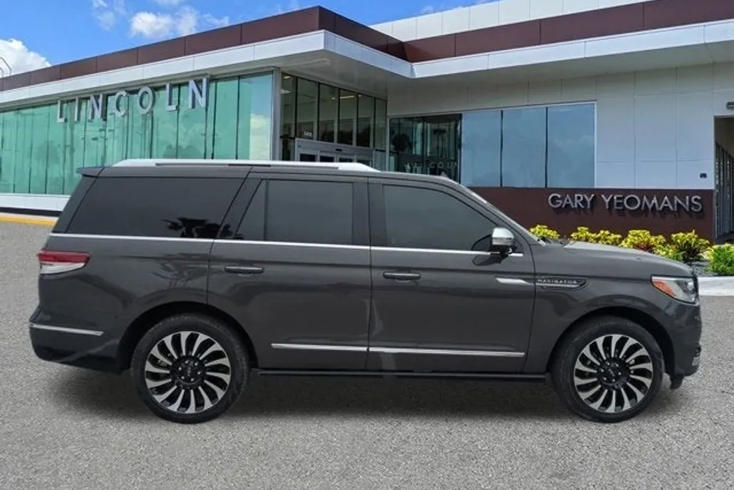 2024 Lincoln Navigator Black Label photo 1