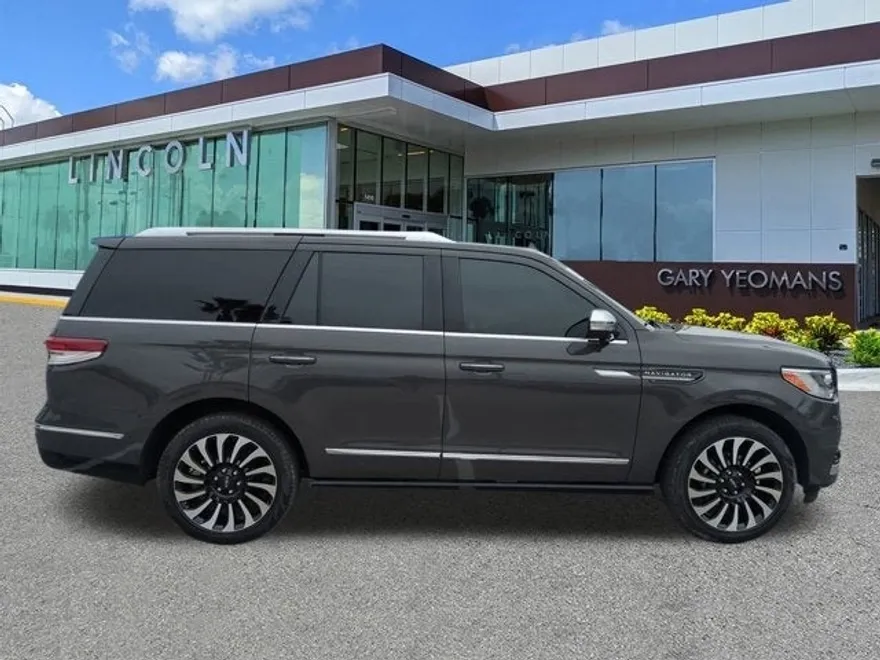 2024 Lincoln Navigator Black Label photo 1