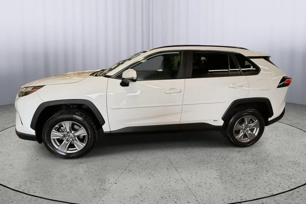 2024 Toyota RAV4 Hybrid LE photo 1