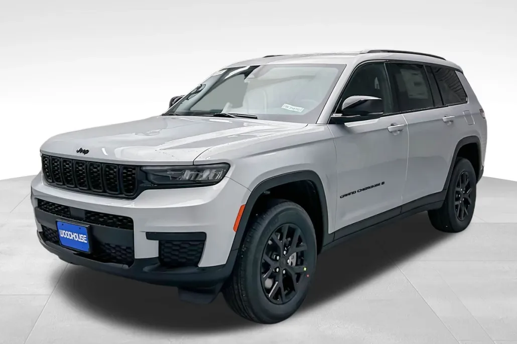 2025 Jeep Grand Cherokee Altitude photo 1