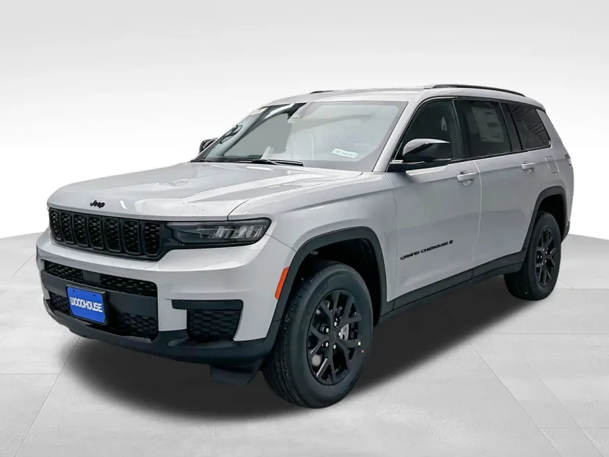 2025 Jeep Grand Cherokee Altitude photo 1