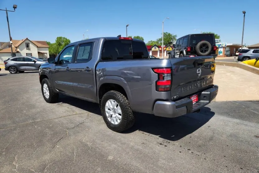 2024 Nissan Frontier SV photo 1