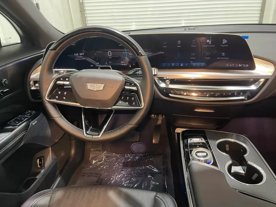2024 Cadillac Lyriq Luxury photo 14