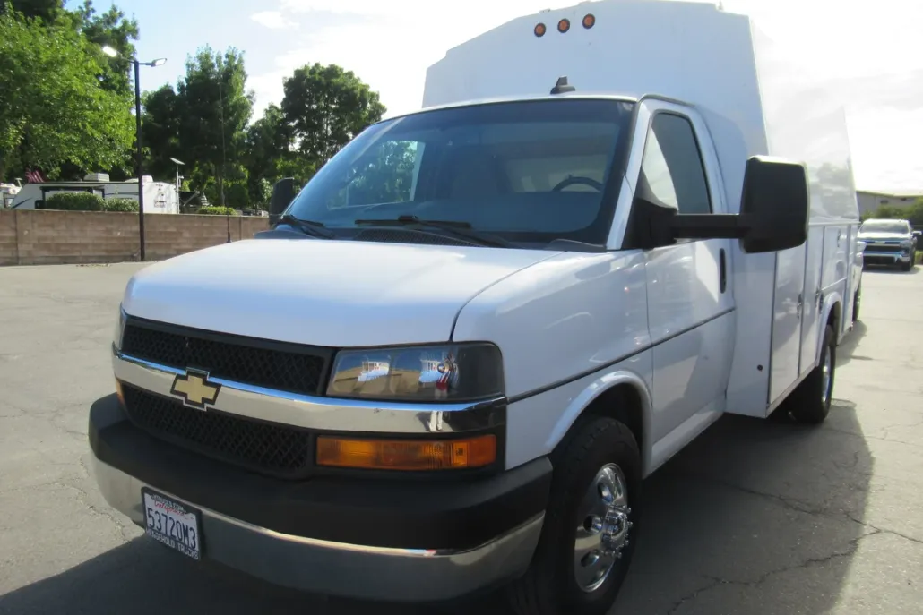 2016 Chevrolet Express 3500 Cutaway photo 1