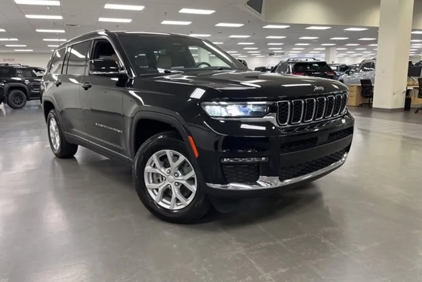 2023 Jeep Grand Cherokee Limited photo 1