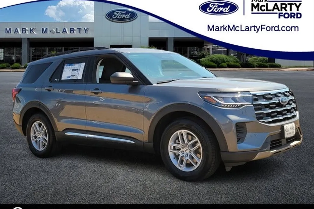 2025 Ford Explorer photo 1