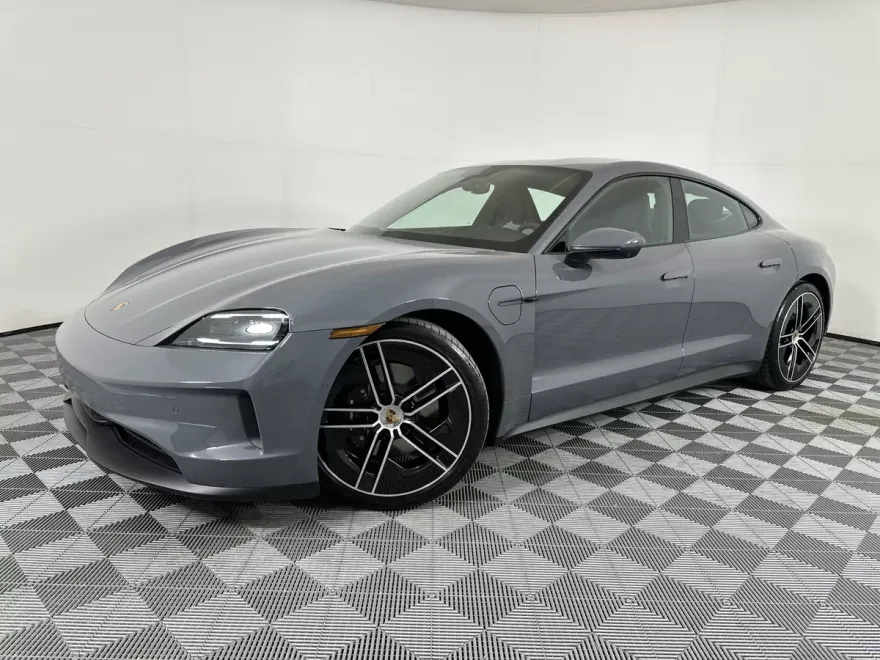 2025 Porsche Taycan photo 1