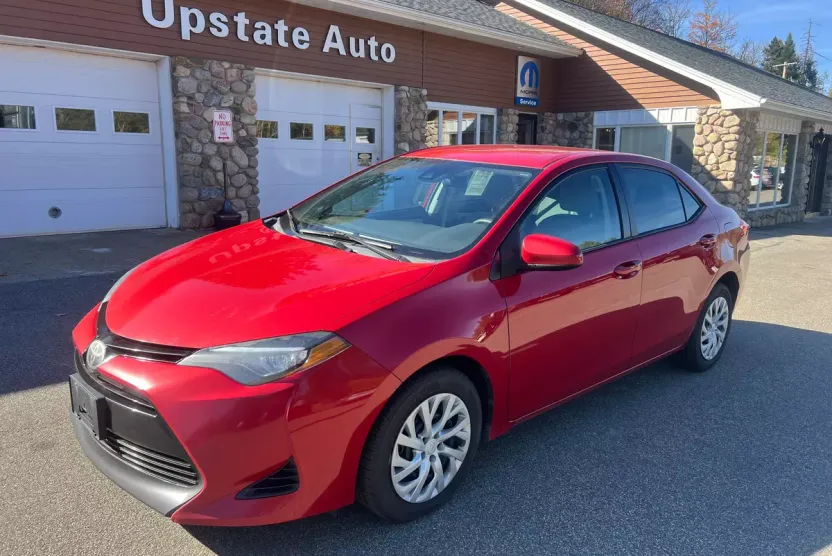 2017 Toyota Corolla LE photo 1