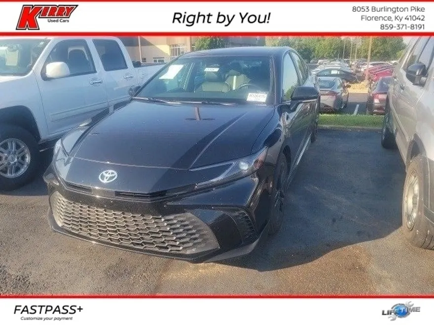2025 Toyota Camry SE photo 1