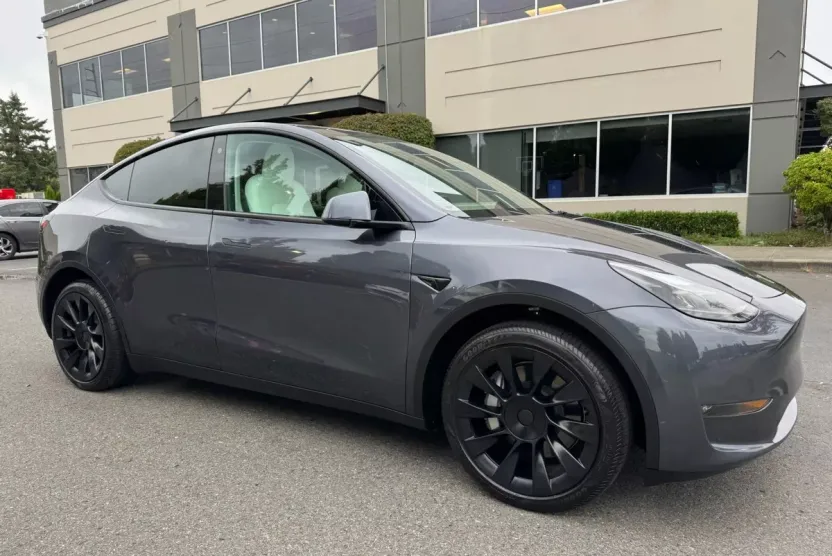 2023 Tesla Model Y Long Range photo 1