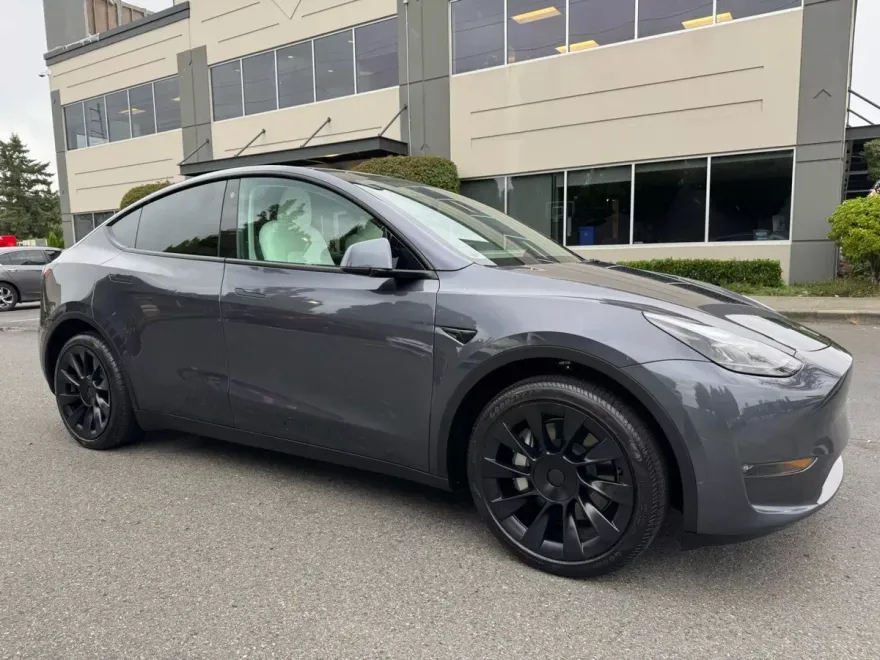 2023 Tesla Model Y Long Range photo 1