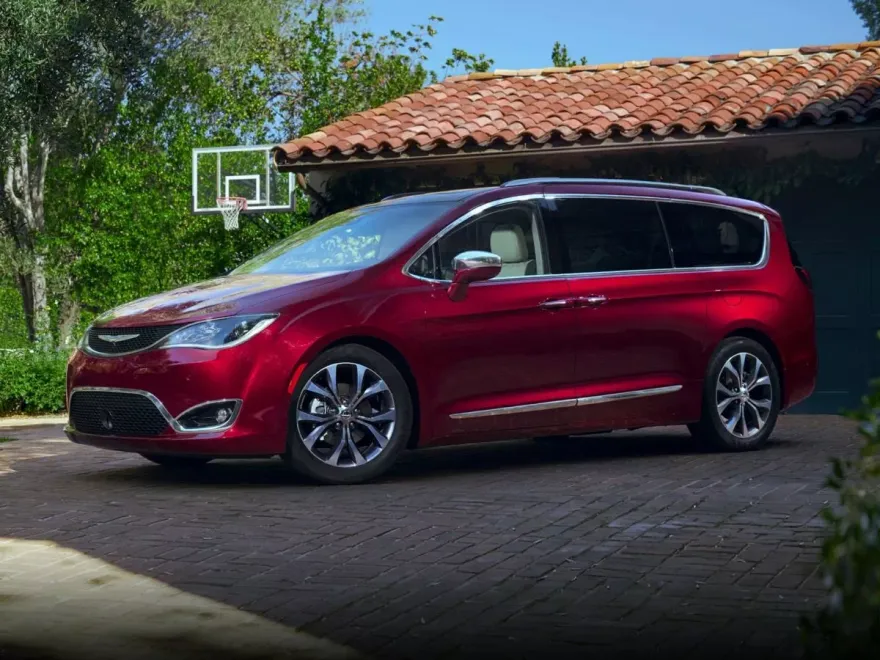 2020 Chrysler Pacifica Touring L photo 1