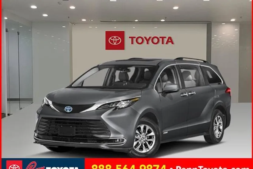 2025 Toyota Sienna XLE photo 1
