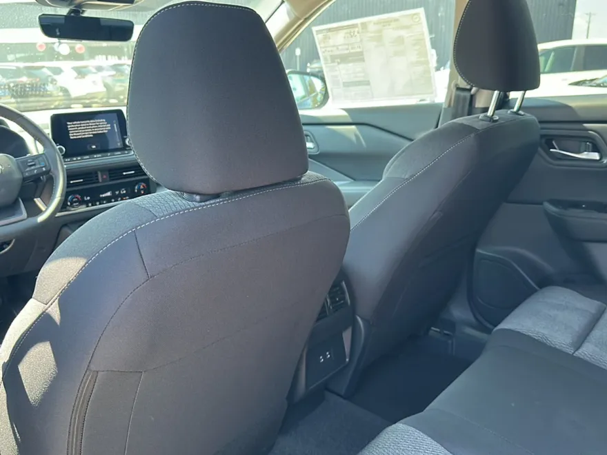 2026 Nissan Rogue SV photo 1