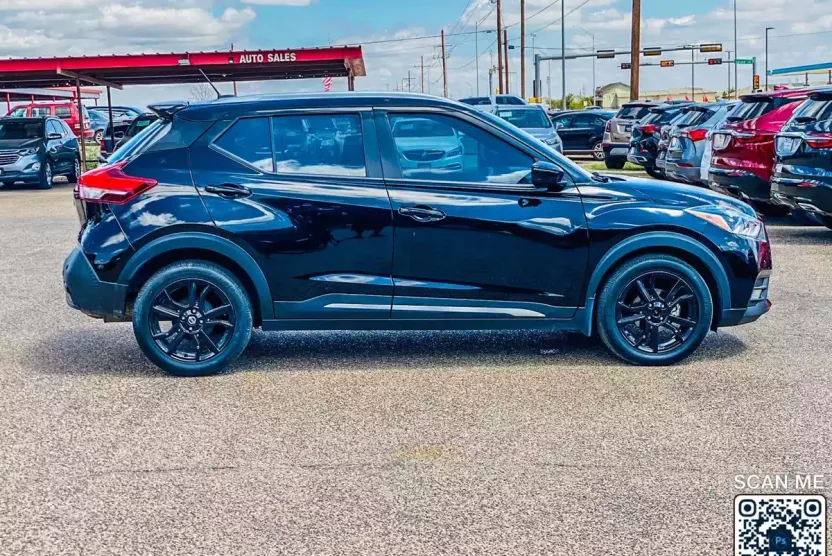 2020 Nissan Kicks SR photo 1