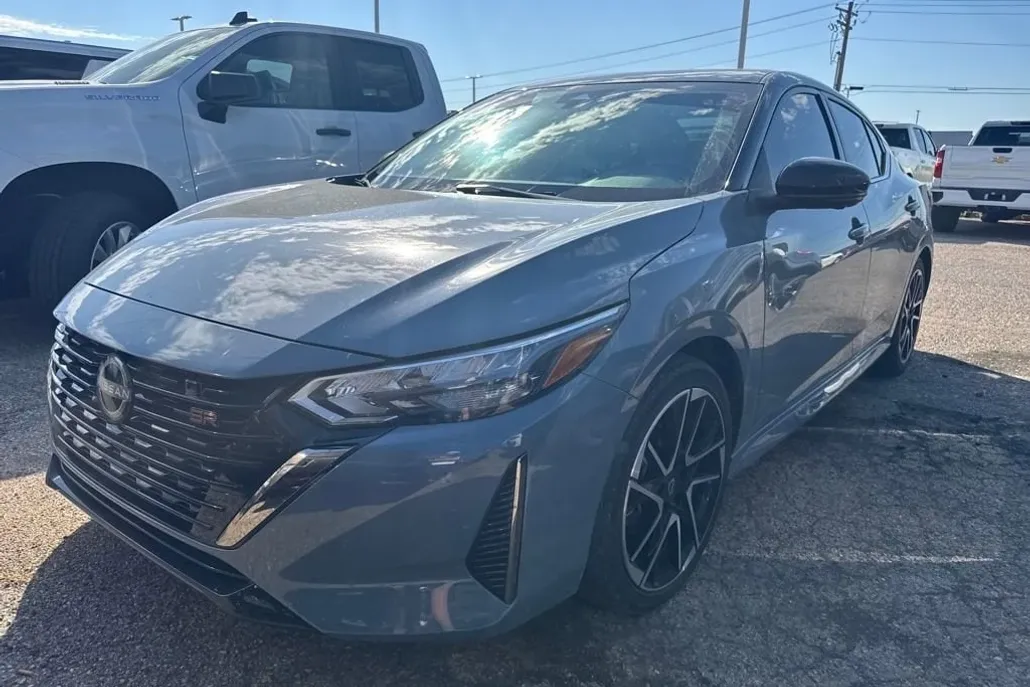 2024 Nissan Sentra SR photo 1