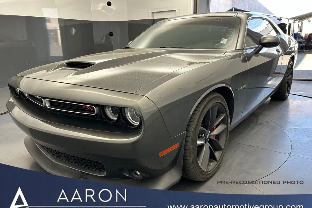 2022 Dodge Challenger R/T photo 1