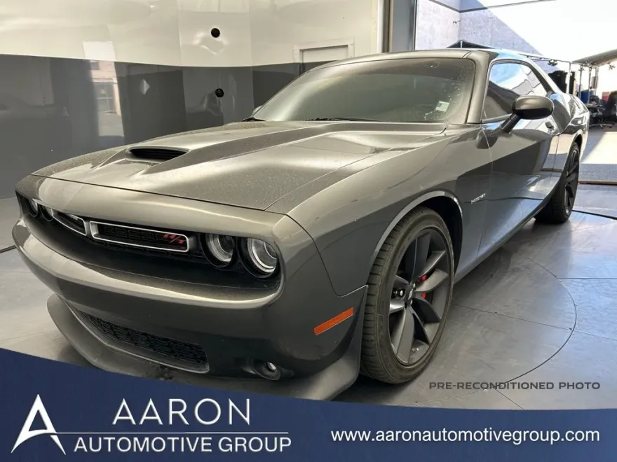 2022 Dodge Challenger R/T photo 1
