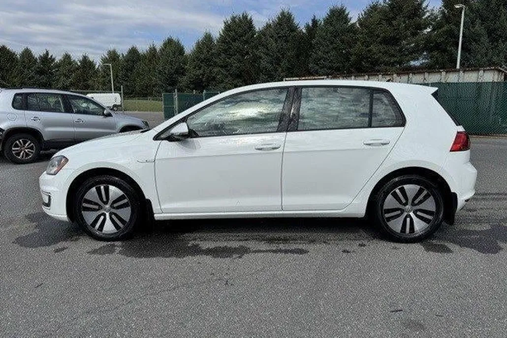 2016 Volkswagen e-Golf SE photo 1