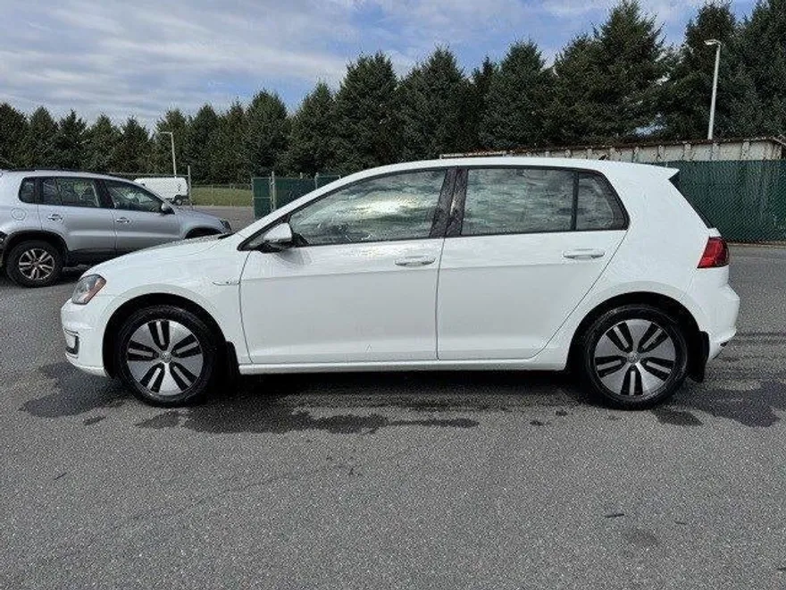 2016 Volkswagen e-Golf SE photo 1