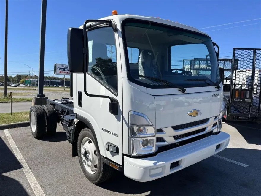 2024 Chevrolet Silverado 4500HD Base photo 1
