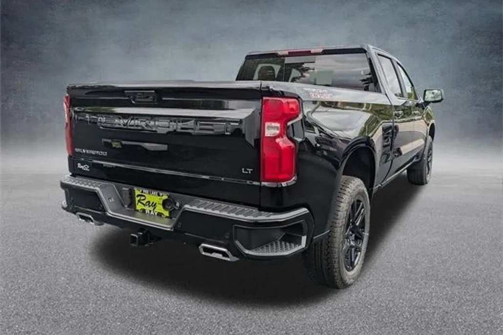 2026 Chevrolet Silverado Trail Boss LT photo 1