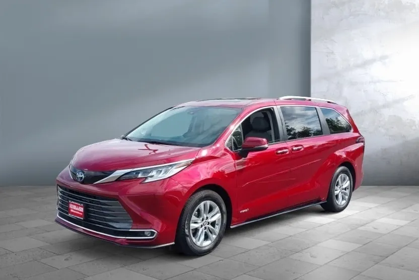 2021 Toyota Sienna Limited photo 1