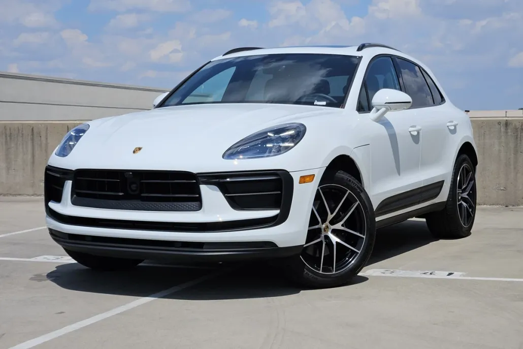 2024 Porsche Macan T photo 1
