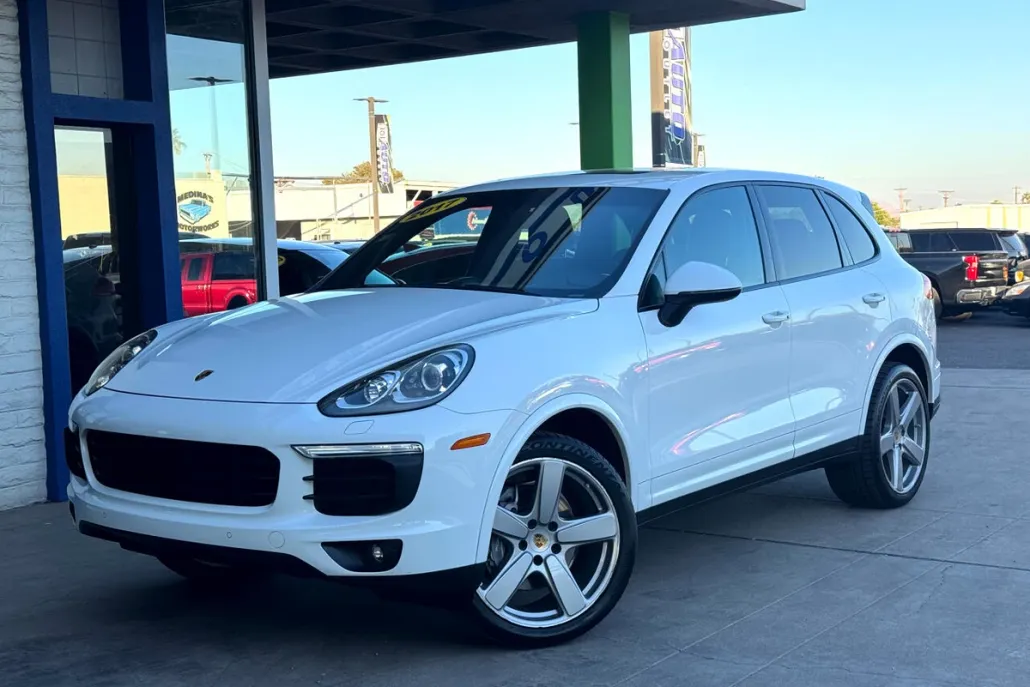 2017 Porsche Cayenne Base photo 1
