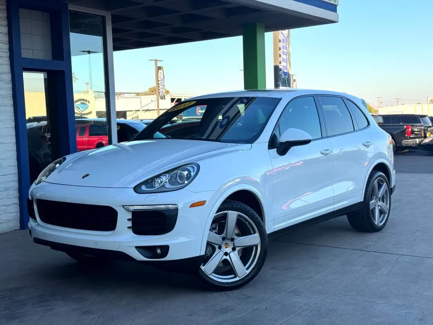 2017 Porsche Cayenne Base photo 1