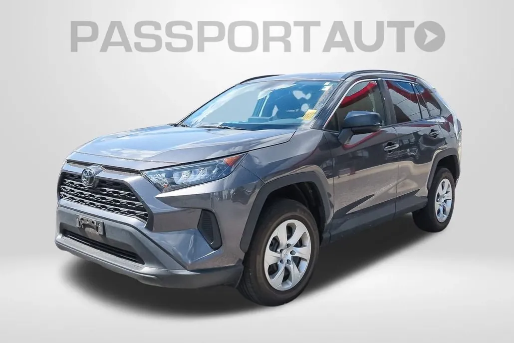 2019 Toyota RAV4 LE photo 1