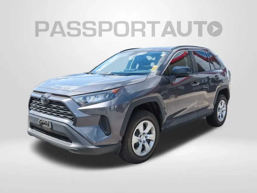 2019 Toyota RAV4 LE photo 1