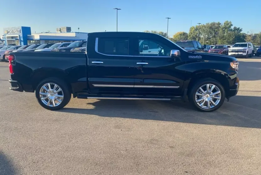 2024 Chevrolet Silverado 1500 High Country photo 1