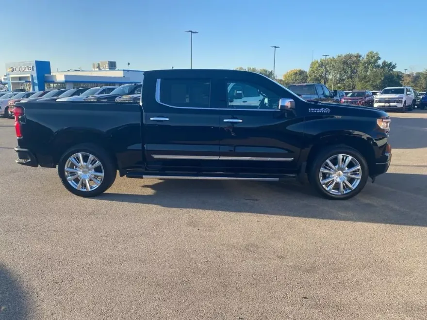 2024 Chevrolet Silverado 1500 High Country photo 1