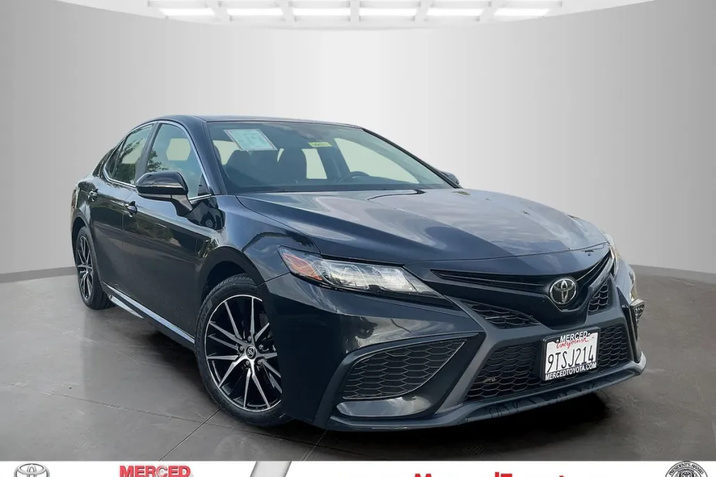 2021 Toyota Camry SE photo 1