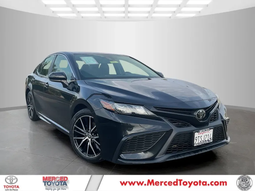 2021 Toyota Camry SE photo 1
