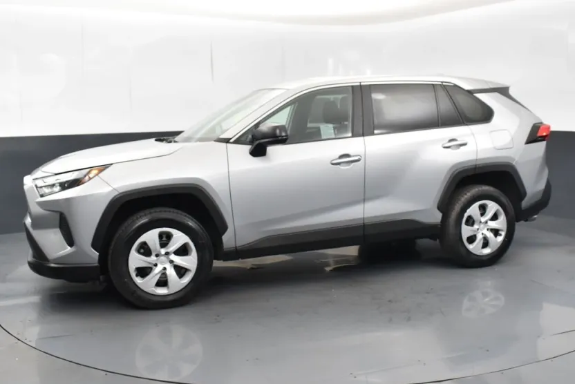 2024 Toyota RAV4 LE photo 1
