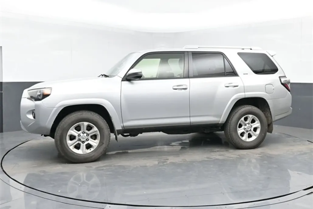 2016 Toyota 4Runner Limited photo 1