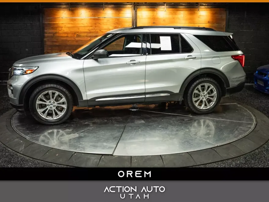 2021 Ford Explorer XLT photo 1