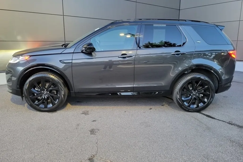 2025 Land Rover Discovery Sport SE photo 1