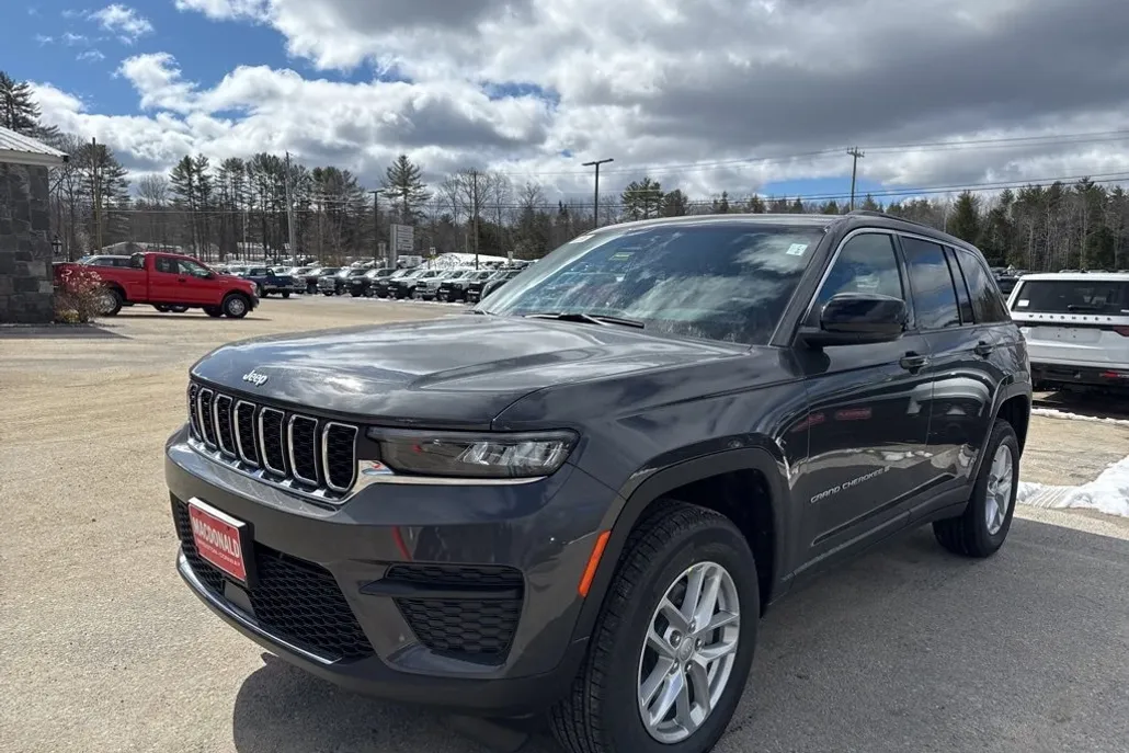 2025 Jeep Grand Cherokee Laredo photo 1