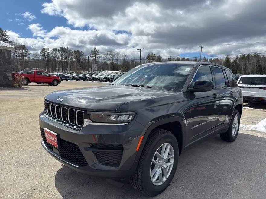 2025 Jeep Grand Cherokee Laredo photo 1