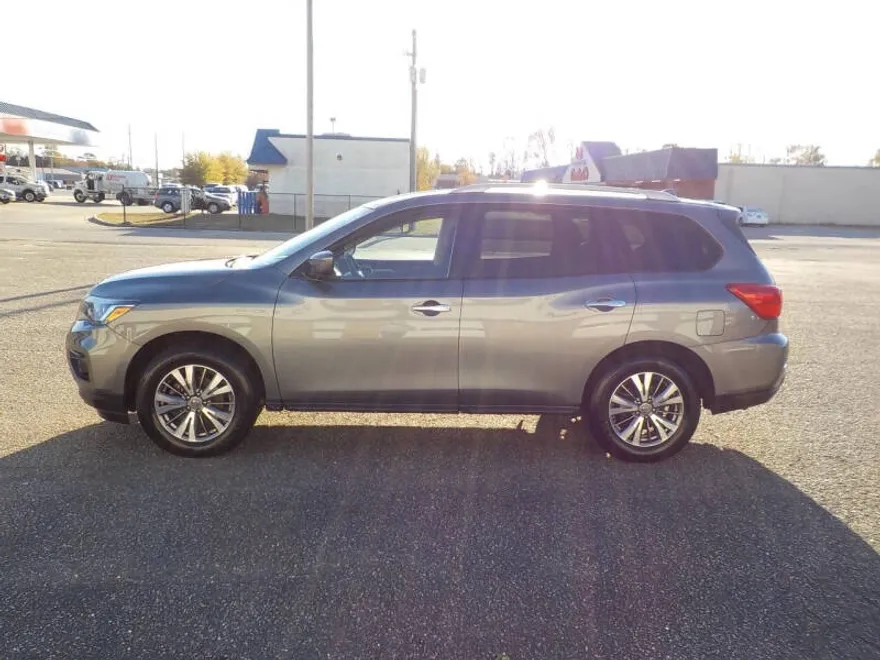 2020 Nissan Pathfinder S photo 1