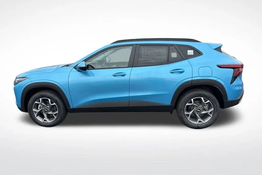 2025 Chevrolet Trax LT photo 1