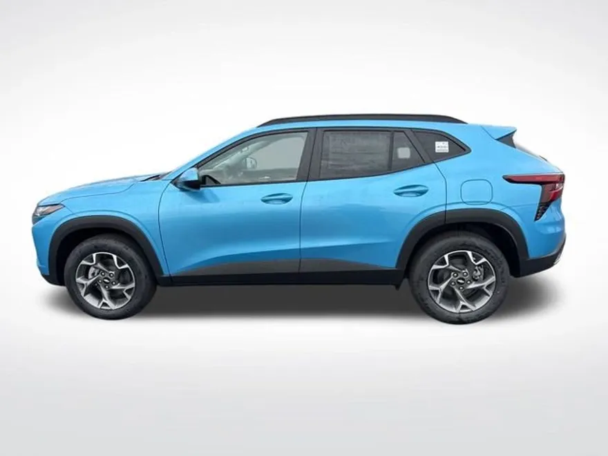 2025 Chevrolet Trax LT photo 1