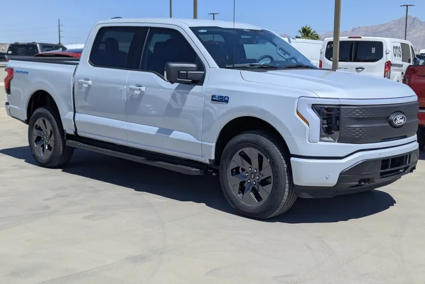 2025 Ford F-150 Lightning photo 1